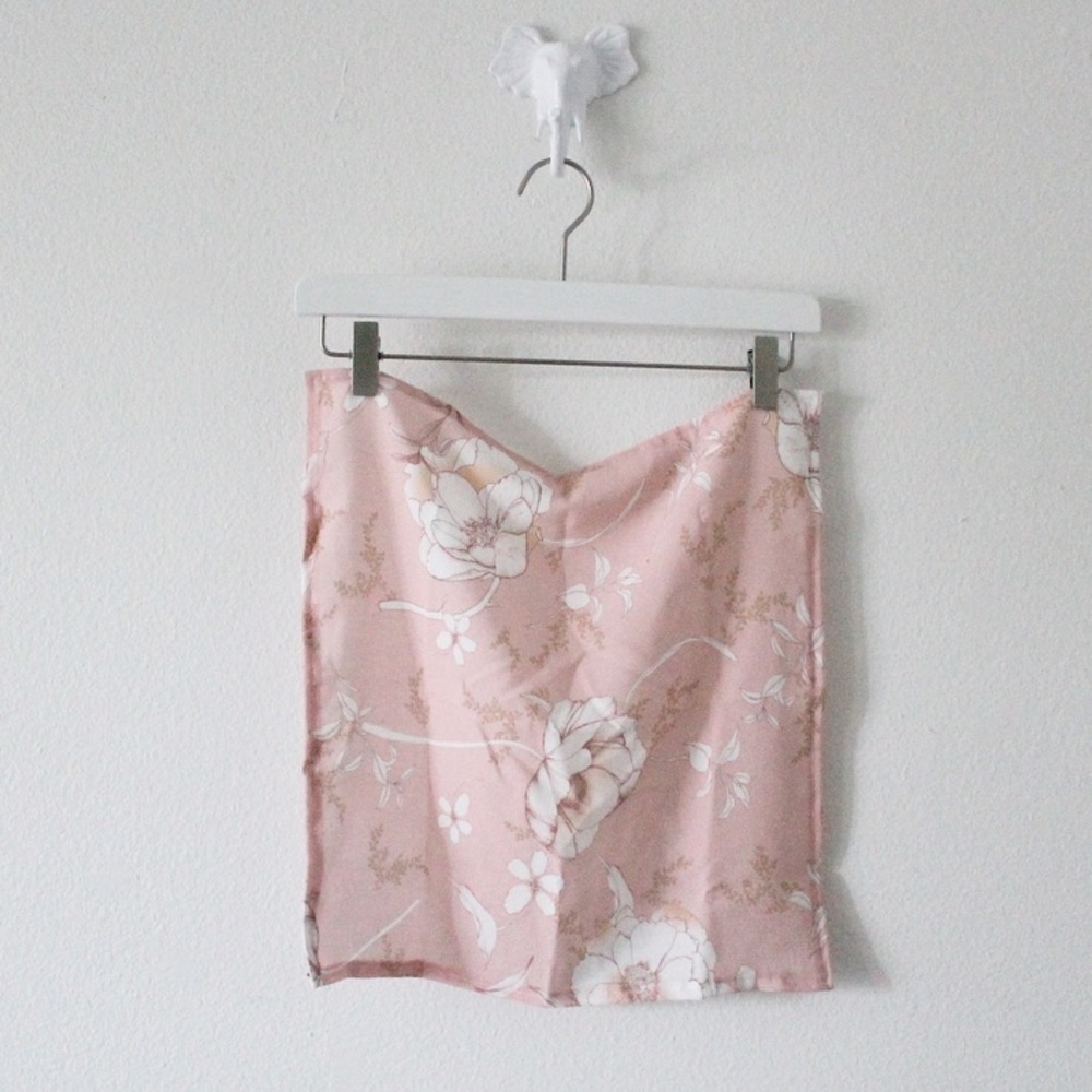 NWT HANDMADE Floral 16” x 16” Scarf #13 L988
